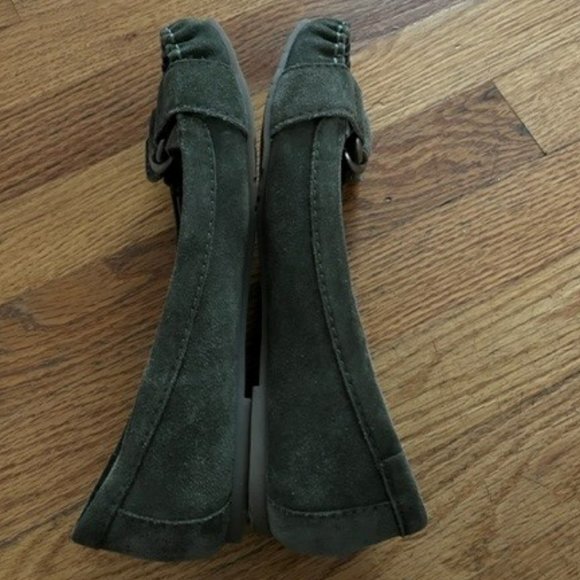 BCBG Generation Green Suede Buckle Loafer/Flat, size 8B - Picture 3 of 6